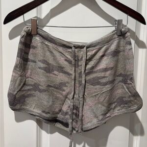 Sundry Grey Pink Camo Dolphin Shorts - Size Small (1) NWT